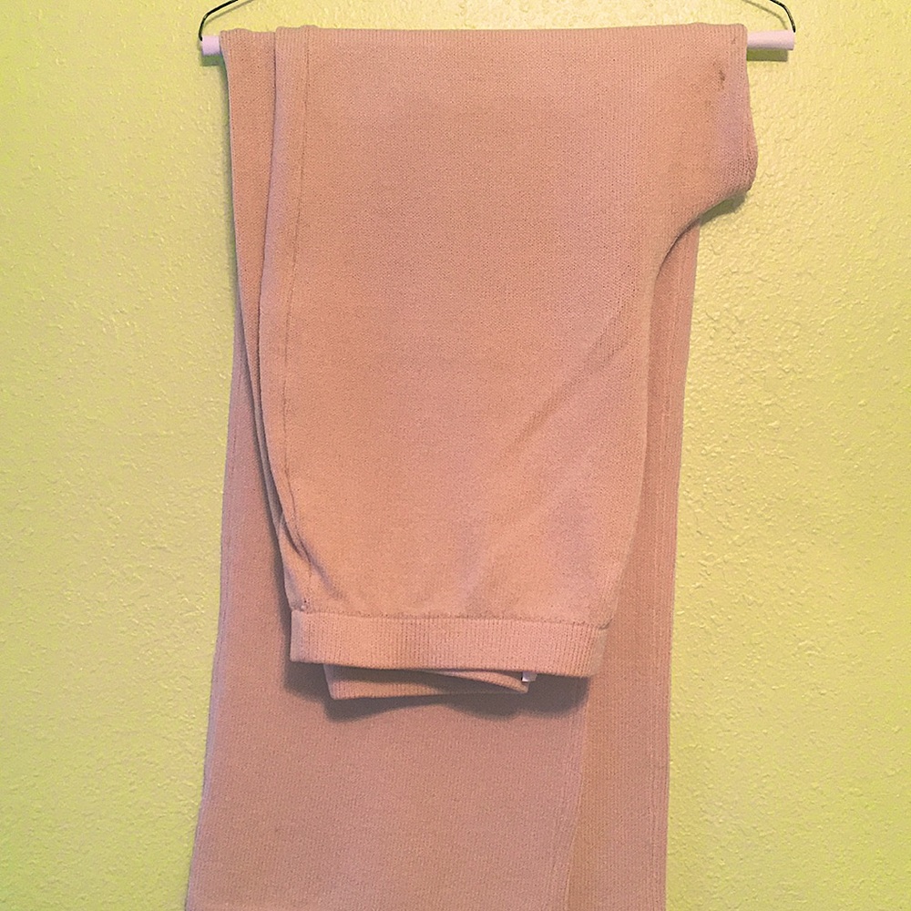 Beautiful St. John muted banana yellow paint suit not coral as pictures show.